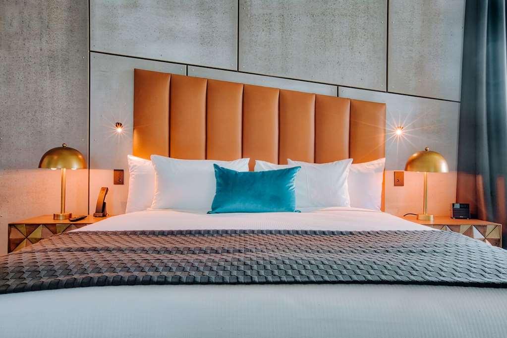 Eatons Hill Hotel Brisbane Room photo