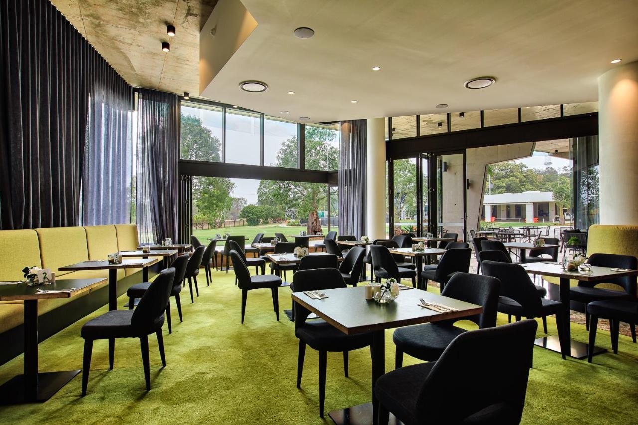 Eatons Hill Hotel Brisbane Exterior photo