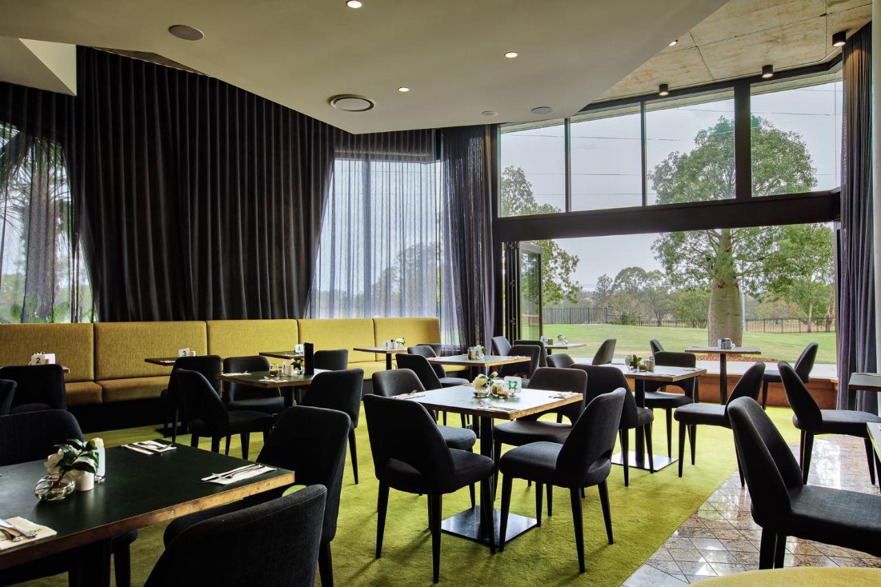 Eatons Hill Hotel Brisbane Exterior photo