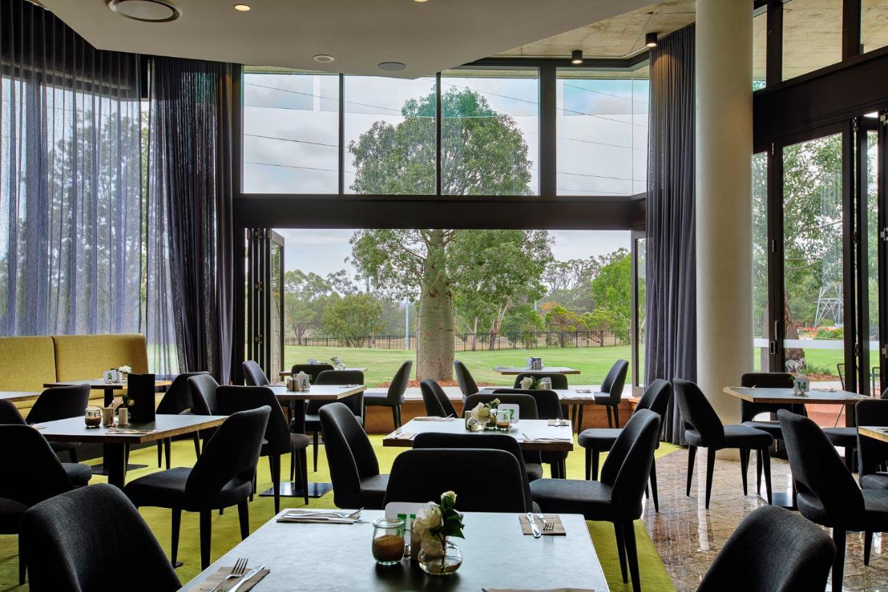 Eatons Hill Hotel Brisbane Exterior photo
